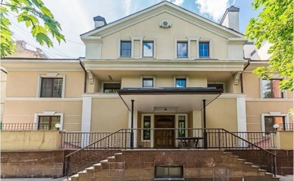Villa bifamiliare di lusso di 1040 mq in zona Paveletskaya