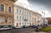 Palazzetto storico con uffici su Anglyskaya naberezhnaya