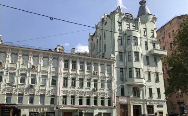 Appartamento di rappresentanza in noto palazzo sulla Ostozhenka