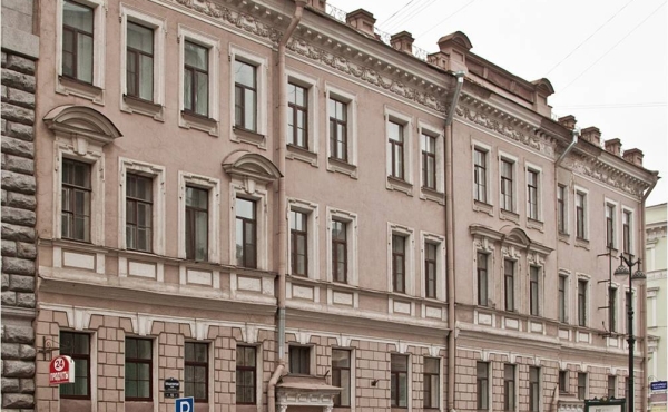 3-room apartment for sale in the heart of St.Petersburg