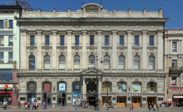 Spazi in affitto in galleria commerciale storica su Nevsky Prospekt