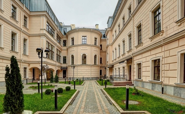 Residenze di lusso in splendido palazzo fronte fiume a San Pietroburgo
