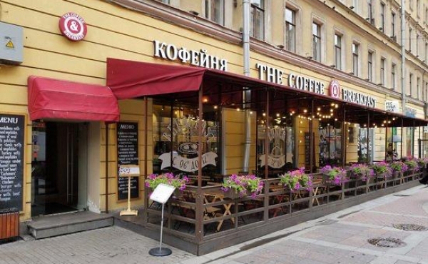 Spazio per ristorazione in zona pedonale in centro a San Pietroburgo