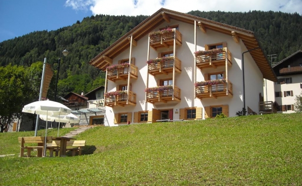 Hotel in vendita sulle Dolomiti a breve distanza da Cortina