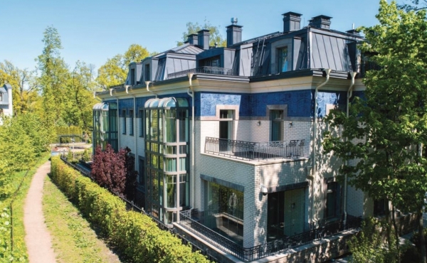 Residenza bifamiliare di lusso in vendita su Kamenny Ostrov a San Pietroburgo