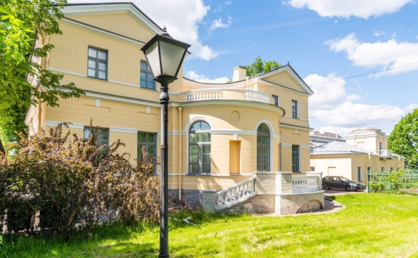 Complesso immobiliare storico a ridosso del giardino Tavrichevsky