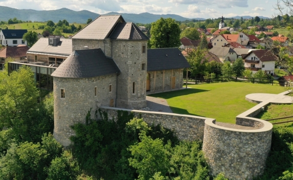 Castello restaurato dell'XI secolo nel sud-est della Slovenia